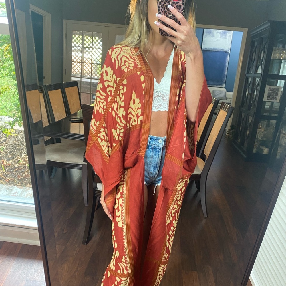 Vici red kimono